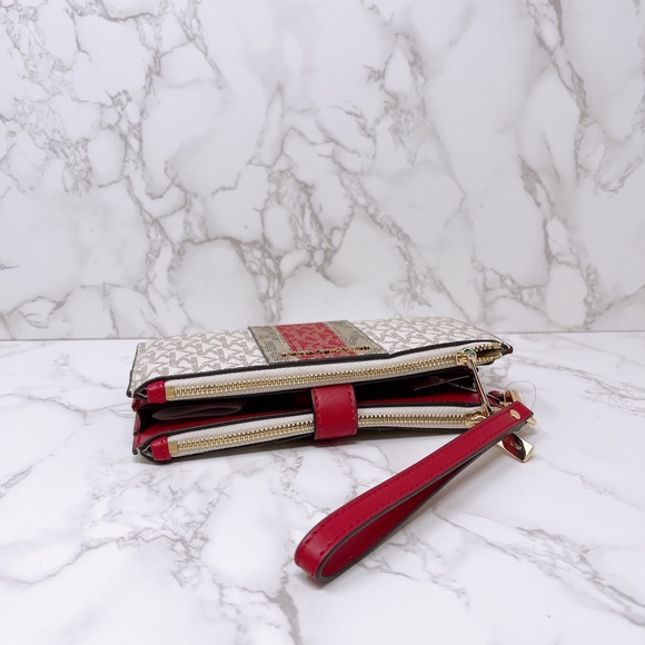 Michael Kors wallet - Picture 5 of 7